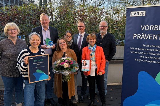 Gemeinschaftsfoto der übergebenden Personen