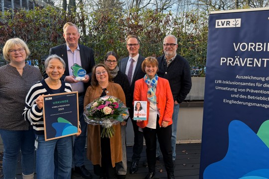 Gemeinschaftsfoto der übergebenden Personen