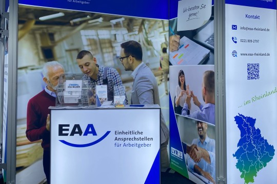Das Bild zeigt den EAA Informationsstand auf dem CHIO in Aachen